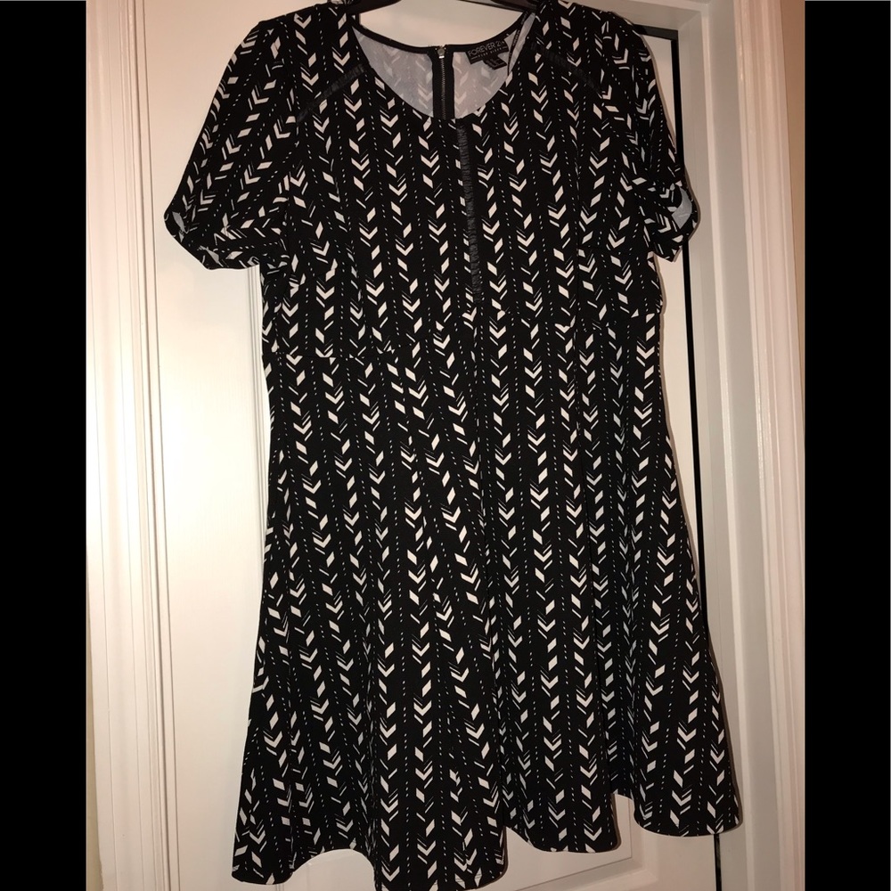 Black/White print dress